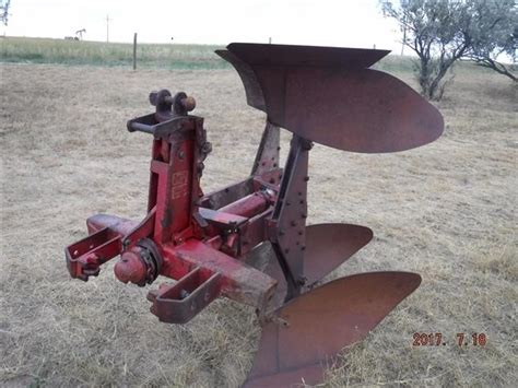 Massey Ferguson 55 2 Bottom Roll Over Plow Bigiron Auctions