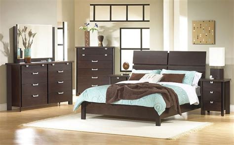 The corner workspace doesn't even blue and brown are both natural colors that represent the sky and earth. 17 Romantic Brown And Blue Bedroom Ideas