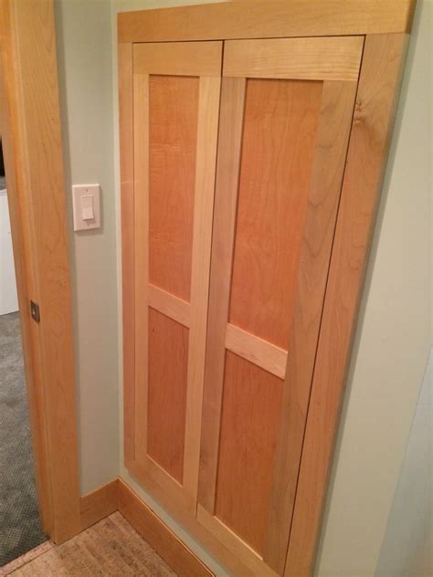 Uheart organizing a closet with a plan and a lovely linen. Under stairs built-in linen cabinet | Linen cabinet, Decor, Under stairs