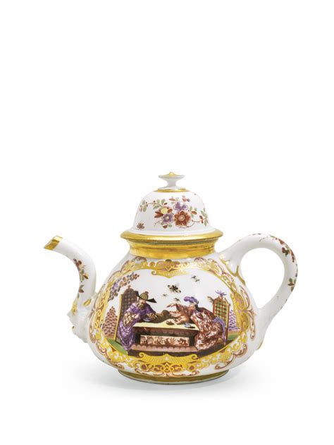 A Meissen Chinoiserie Teapot And Cover Circa 1723 24 Tea Pots Tea
