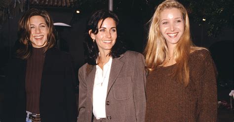 Lisa Kudrow Admits It Was Jarring To See Herself Next To Friends Co Stars