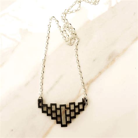 Modern Geometric Necklace Soothi Style With Substance Pinklion