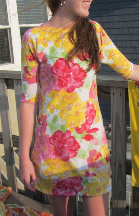 They say less is more. The Crafty Novice: DIY Sew: 1 yard Knit Dress
