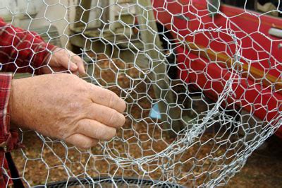 Diy paper circle crab is so easy and really simple to do if you follow step by step tutorial in this video. Crabpots | Ben Casey Photo Essay | TownDock.net