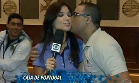 repórter beijada ao vivo de novo e mais lances impagáveis da copa no cena virtual jornal o globo