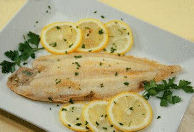 Dovrete farla pulire dalle interiora in pescheria e porterete a casa un pesce pronto per essere gustato. Ricetta Mania: Sogliole al vino