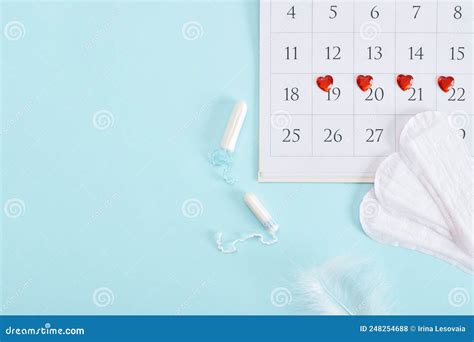 Calendario Del Ciclo Menstrual Femenino Con Toallitas Y Tampones Sobre