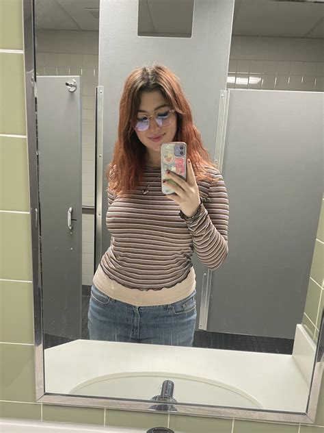 jenna Ɛ on twitter ugh i hate when i go in the bathroom to take selfies and someone is in