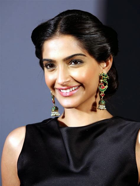 Actress Sonam Kapoor Biography Dob Height Siblings Filmography