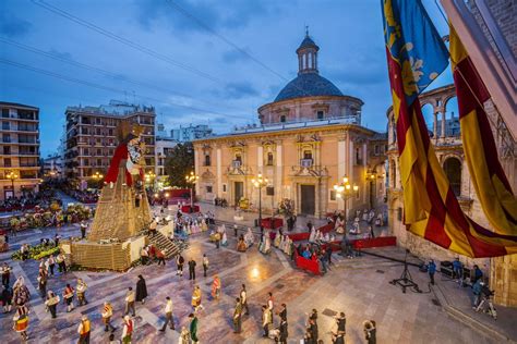 Drama pandak iban online 20 sen. Spanish Customs and Traditions