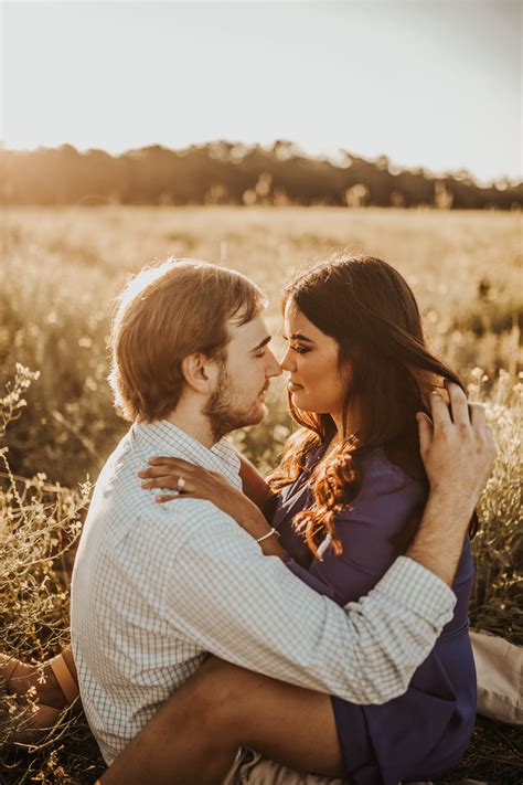 Cute Engagement Photo Poses Cute Engagement Photos Engagement Photo