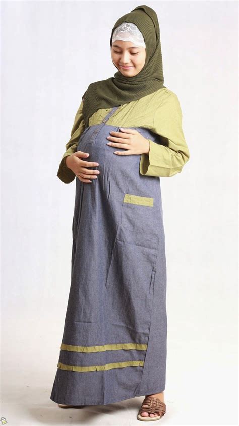 Biar ibu atau calon ibu mertuamu makin sayang, coba deh hadiahkan kebaya dengan 8 style yang tak disarankan untuk tidak mencuci dengan mesin cuci dan mesin pengering. Contoh Model Baju Muslim Gamis Untuk Ibu Hamil | Baju ...