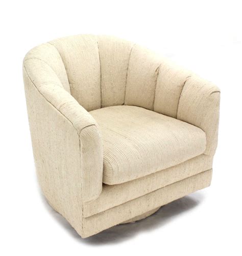 Revolving lounge chairs with wooden slats in an organic shaped design is very comfortable to sit pair of barrel back revolving lounge chairs no. Pair of Revolving Lounge Barrel-Back Chairs by Milo Baughman at 1stdibs