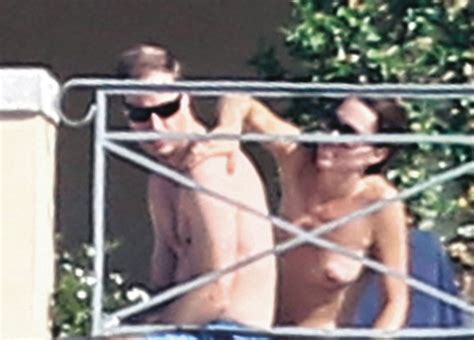 Kate Middleton Prince William S Wife Sunbathing Topless Zazzybabes Com