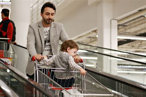 20 Reasons Running Errands Sucks For Parents (But Doesn't Have To)
