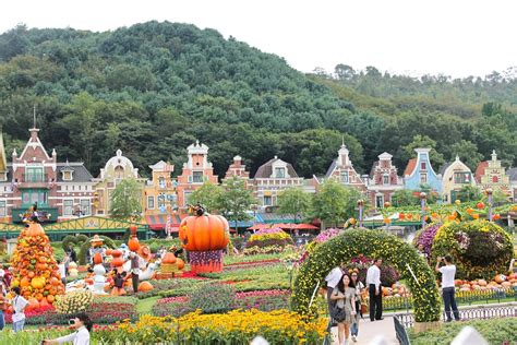 Our tour group was at everland theme park on a sunday, april 7, 2019, hence, as expected, the park had lots of visitors. Everland Amusement Park, South Korea