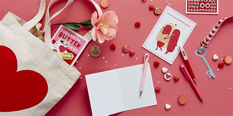 Check out the best valentine's day gifts for her to swoon over, including simple and thoughtful gift ideas for girlfriends. 2017 Valentine's Day Gift Ideas for Him and Her - Romantic ...
