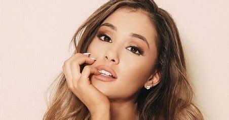 Biodata Ariana Grande Dalam Bahasa Inggris Jawaban Ahli