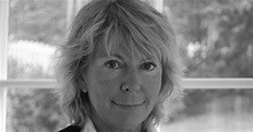 Journalisten June Carlsson har avlidit | SVT Nyheter