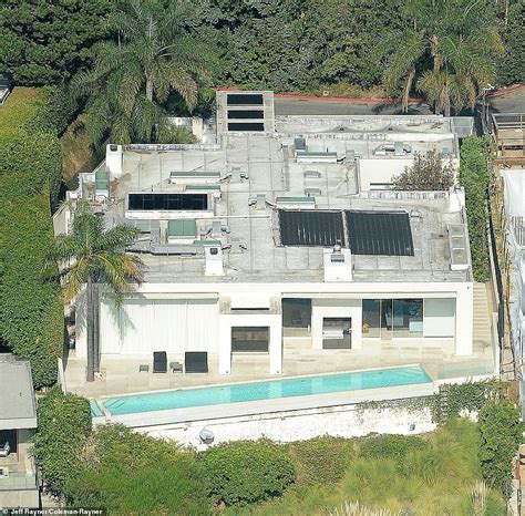 Keanu Reeves Los Angeles Home Burglarized By Multiple Men