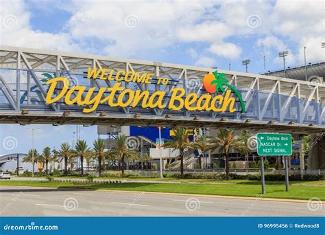 Willkommen Zu Daytona Beachzeichen Redaktionelles Foto Bild Von