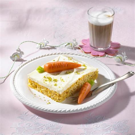Den backofen auf 180 °c vorheizen. Rübli-Kuchen mit Pistazien-Kernen Rezept | LECKER
