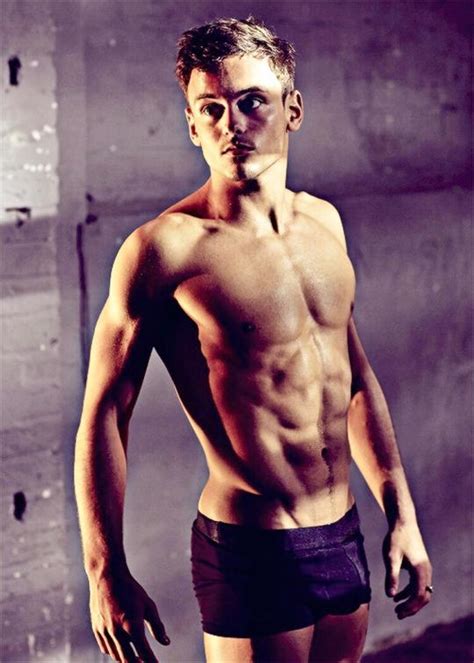 Tom Daley Goes Shirtless For 2016 Calendar Shoot The Fashionisto