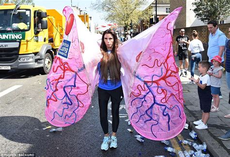 Katie Price Quits Running The London Marathon 2018 Daily Mail Online