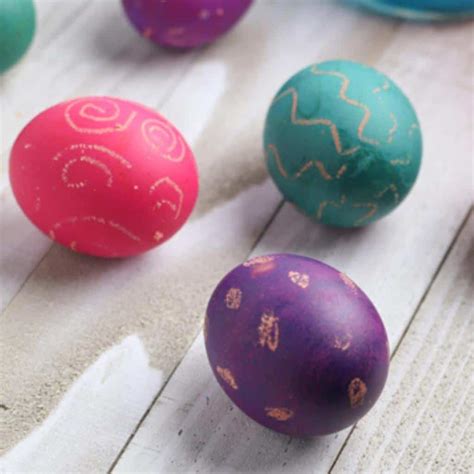 Easy And Simple Easter Eggs With Wax Resist Desgns To Make