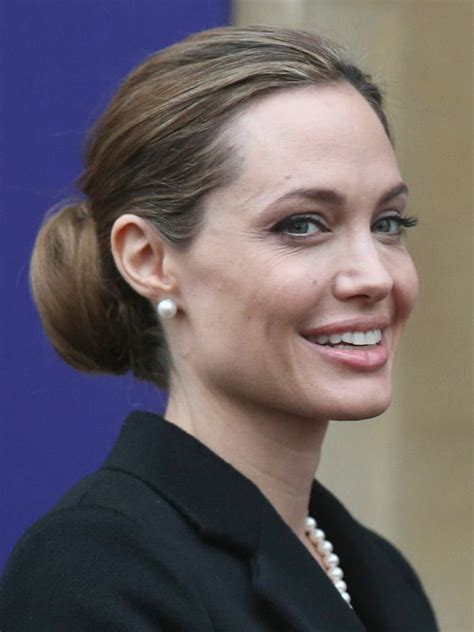 The recipient of numerous accolades. 20+ Images Of Angelina Jolie Without Makeup