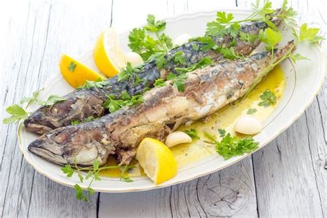 (secondo di pesce facile delicato buono e leggero) 2021, giugno. Sgombro al forno con erbe aromatiche | Ricetta | Ricette ...