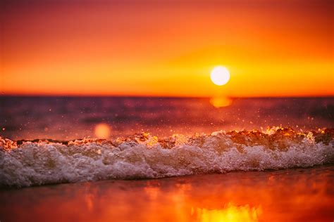 Wallpaper : sunlight, sunset, sea, reflection, beach, sunrise, evening, waves, Sun, horizon ...