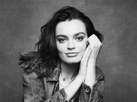 Download English Black & White Face Actress Celebrity Emma Mackey HD