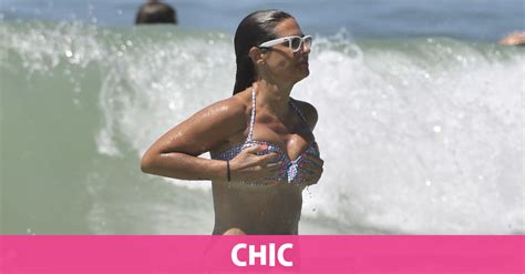 Nuria Roca espectacular en bikini durante sus vacaciones en Cádiz Chic