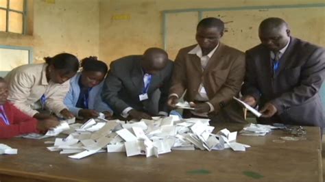 Kenyans Overwhelmingly Endorse New Constitution