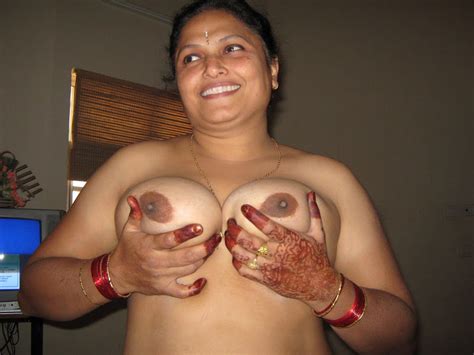 Nude Desi Aunty Showing Bog Boobs N Gaand Pics Stars With Big Breast