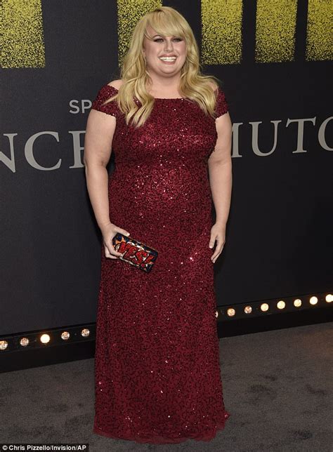 Rebel Wilson Makes A Statement At La Premiere Daily Mail Online