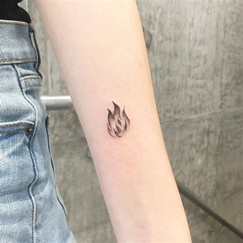 Pin De Zinaaa En Tatoos Tatuaje De Fuego Tatuajes De Llamas