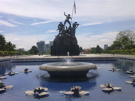 He also designed the iwo jima memorial located at the granite base of the sculpture bears the malayan coat of arms, flanked on either side by inscriptions in english, latin script, and also in malay in jawi script MeNarA KehiDupaN: Tugu Negara - Mengingati Pahlawan Negara