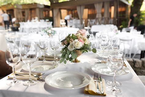3 Factors To Consider When Selecting A Banquet Table For Your Party