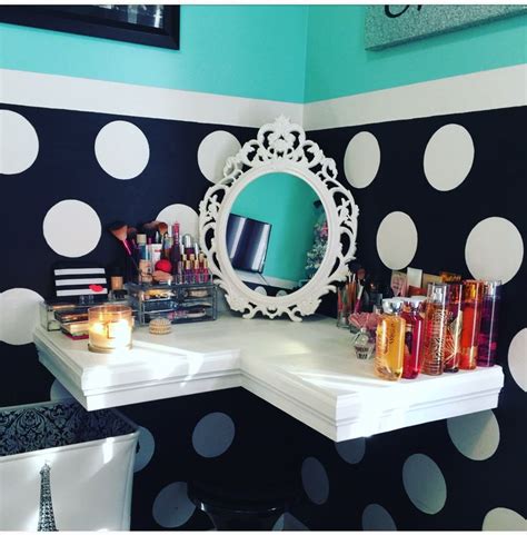 This mess can take away from the aesthetic of a room and a beautiful vanity table. DIY Small corner vanity | Diy makeup vanity, Corner vanity ...