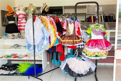 Bazar da AACC MS tem fantasias de Carnaval a R 10 e acessórios a R 3