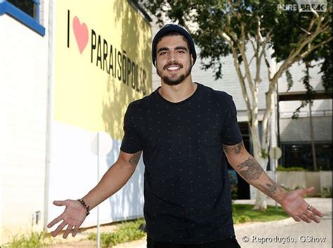 A los 18 años de edad se fue de la casa de sus padres para vivir sólo en un departamento en barra, río de janeiro. Caio Castro, o Grego de "I Love Paraisópolis", revela que ...