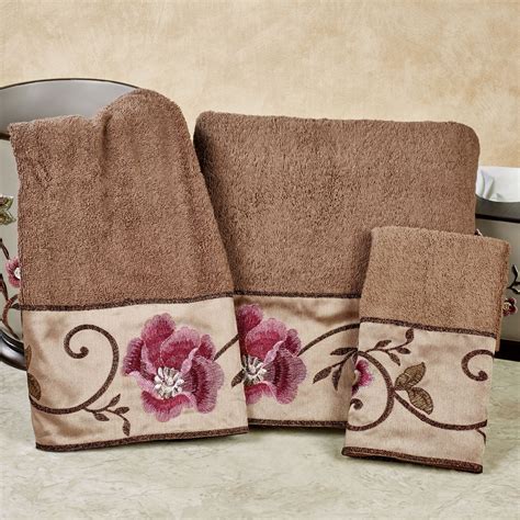 Larissa Embroidered Floral Bath Towel Set