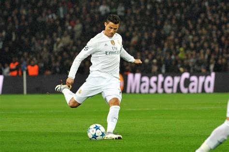 76 Cristiano Ronaldo Free Kick Wallpaper Images And Pictures Myweb