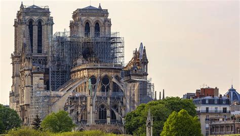 Due to the tragic fire that has destroyed portions of the notre dame cathedral, it will be closed to tourists and worshippers until further notice. Dopo l'incendio, Notre Dame de Paris torna a vivere ...