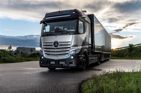 Daimler Trucks Begins Rigorous Testing Of Its Hydrogen Fuel Cell Truck