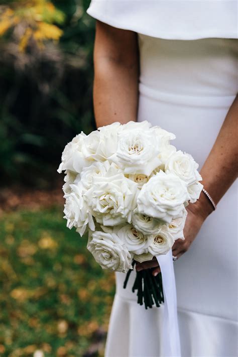 White Rose Bridal Bouquets Pure Simple By Mivioleta Pc Lisse