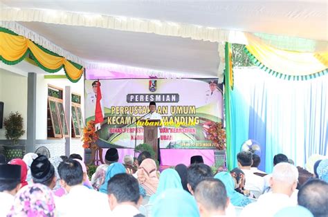 Siswa, 20 siswa membaca puisi 15 siswa membaca novel, sedangkan sisanya membaca surat kabar, persentase siswa yang senang membaca koran adalah. Peresmian Perpustakaan Semanding, Bupati : Kevalidan Tidak ...