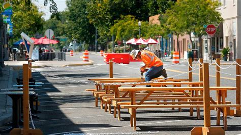 Open Air Dining Shopping Take Over Downtown Kennewick Tri City Herald